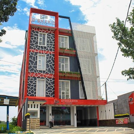 D'Shario Hotel Kepanjen Маланг Экстерьер фото