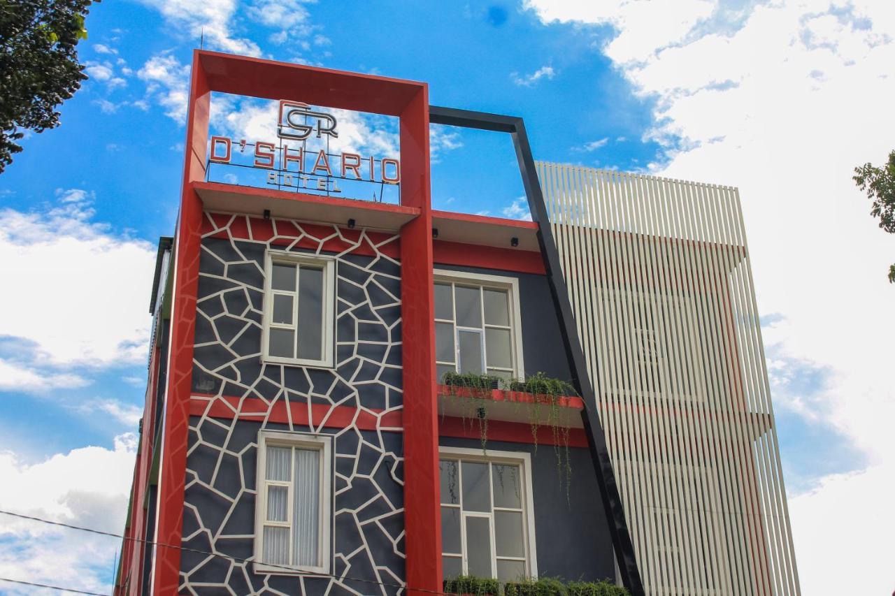 D'Shario Hotel Kepanjen Маланг Экстерьер фото