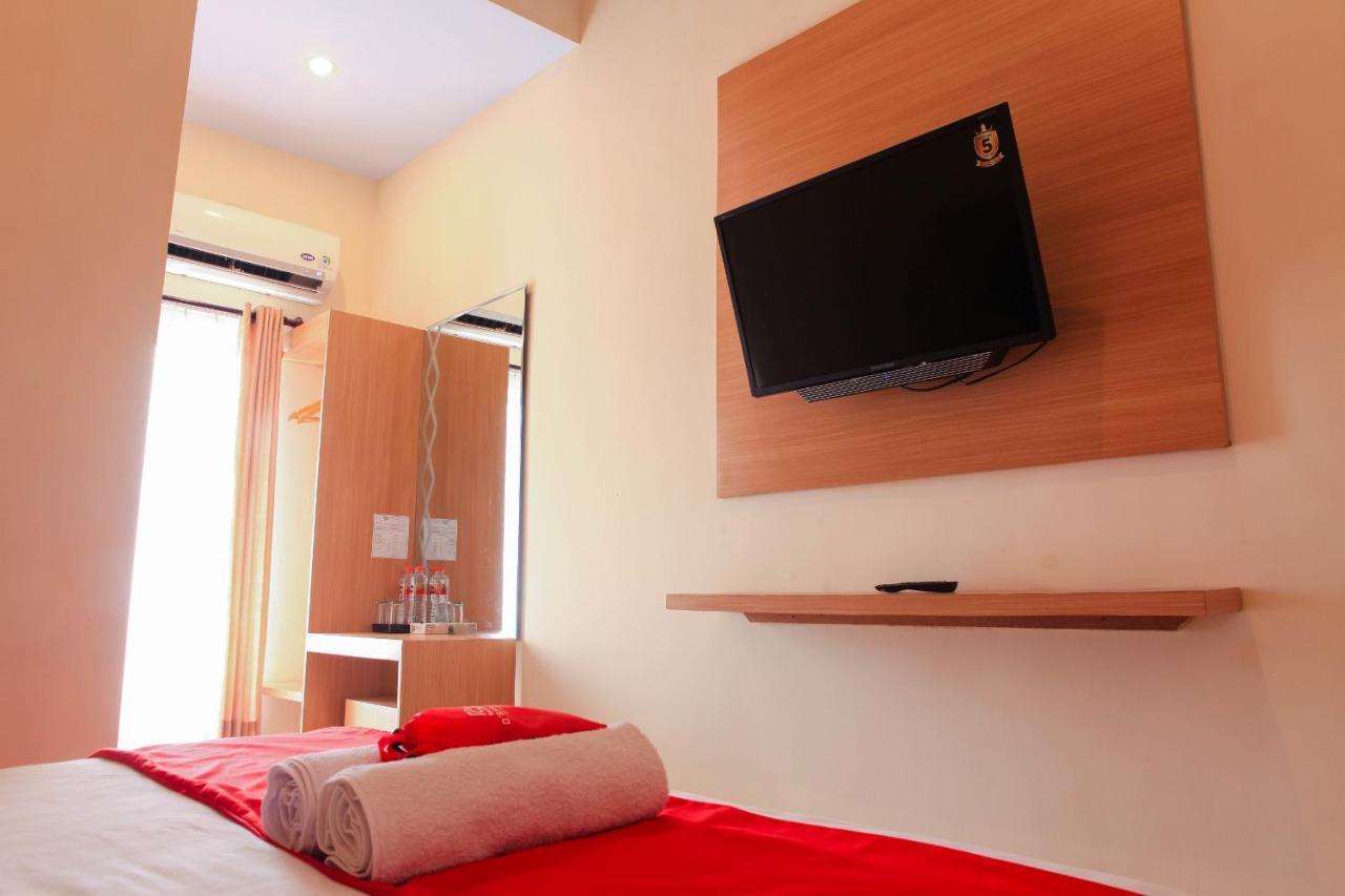 D'Shario Hotel Kepanjen Маланг Экстерьер фото