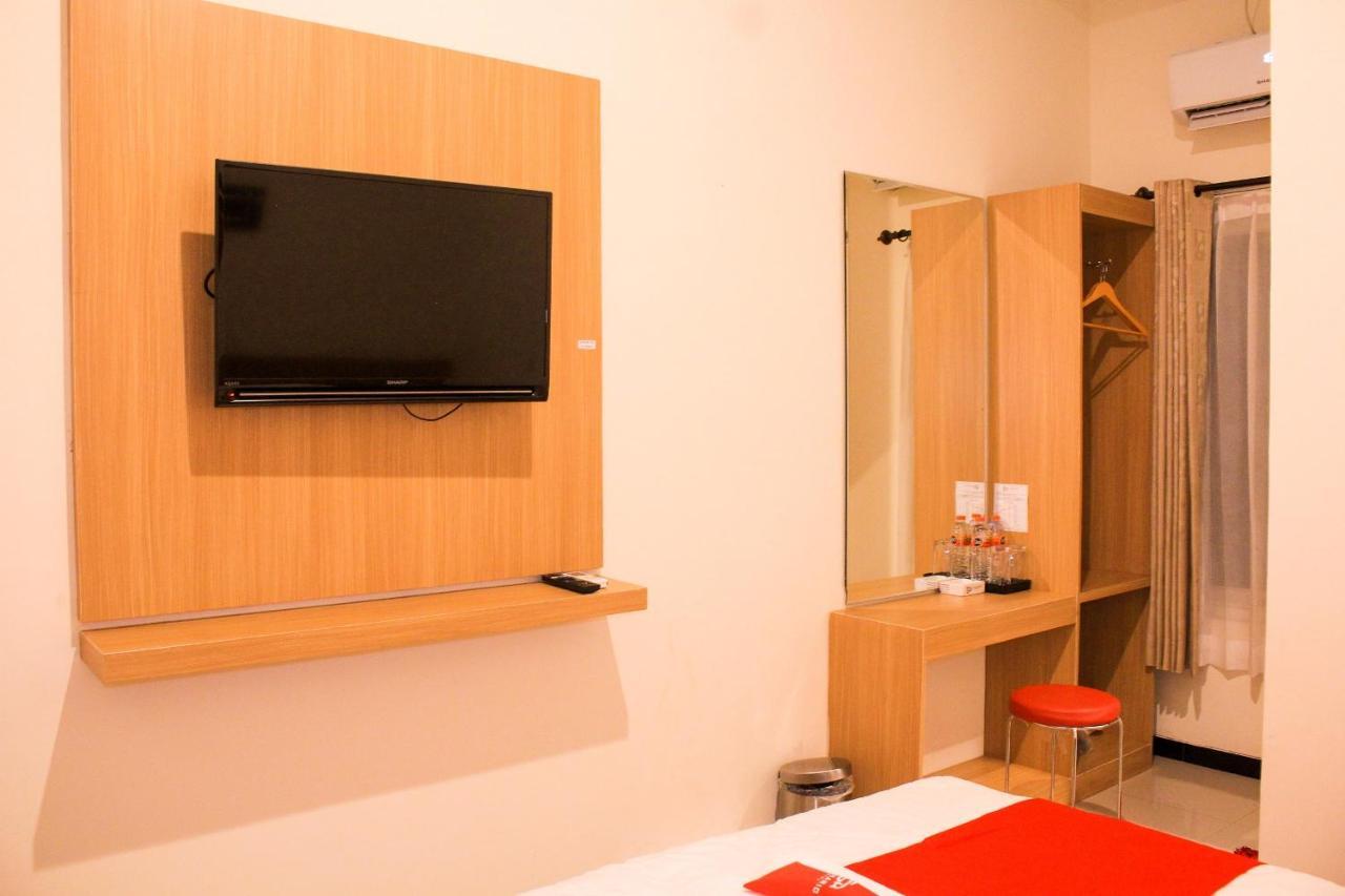 D'Shario Hotel Kepanjen Маланг Экстерьер фото