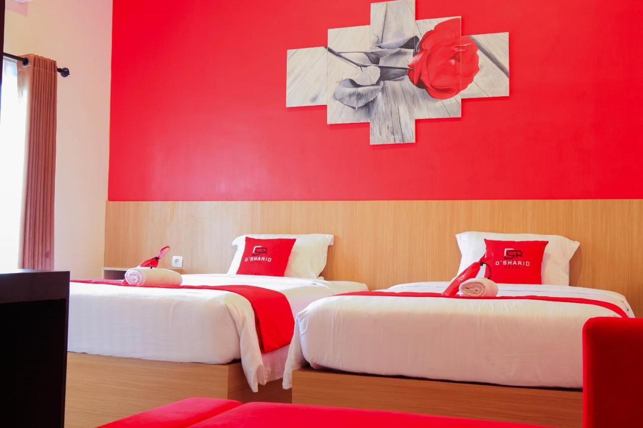D'Shario Hotel Kepanjen Маланг Экстерьер фото